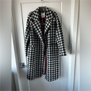 Chic Houndstooth Coat